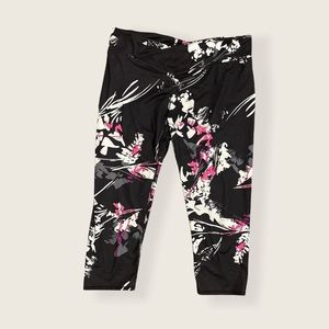 Fabletics Black Floral Crop Athletic Workout Leggings Size Large